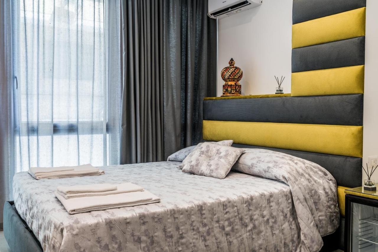 Naples & Love Rooms เนเปิลส์ ภายนอก รูปภาพ
